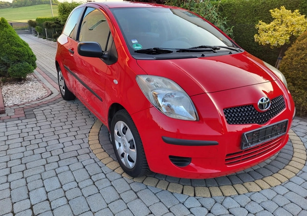 Toyota Yaris cena 14500 przebieg: 89000, rok produkcji 2006 z Pasym małe 529